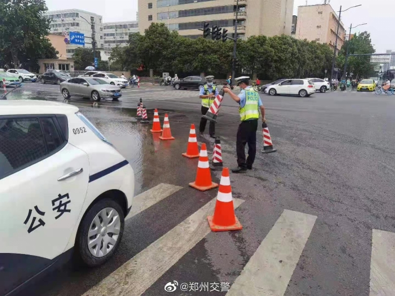 暴雨再临郑州前：有专人值守京广路隧道，车库堆放防汛沙袋