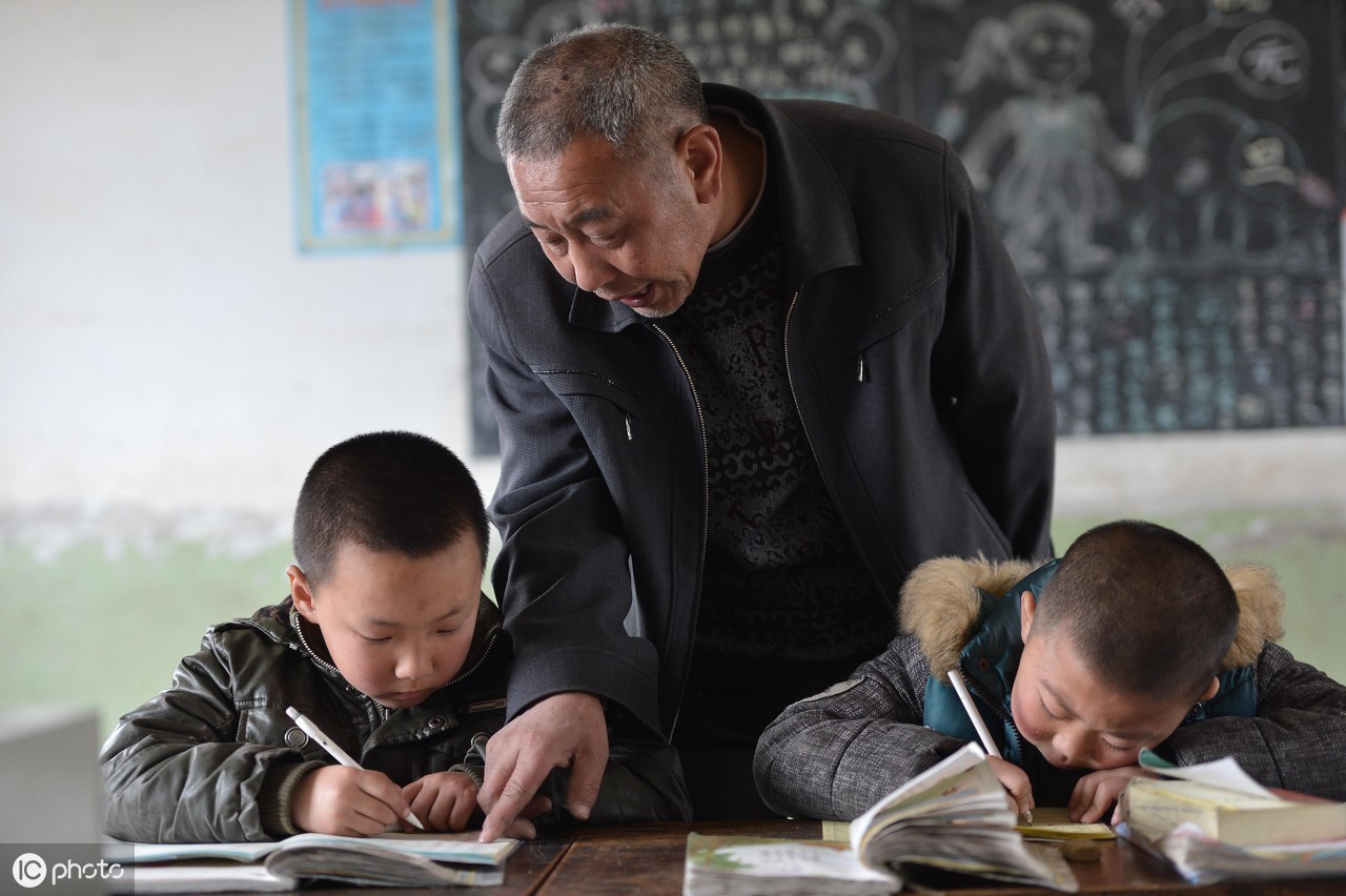 高中贫困生申请书怎么写？高中贫困生申请书范文